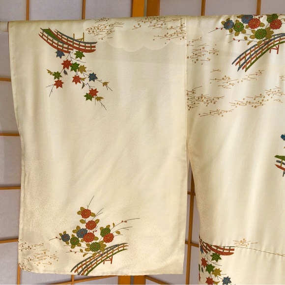 Vintage Silk Cropped Kimono Jacket Robe in Cream - Picture 11 of 13